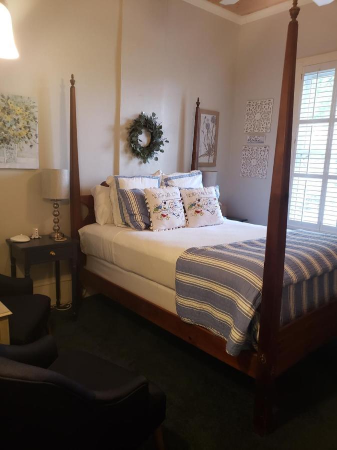 Pecan Tree Inn Beaufort Екстериор снимка
