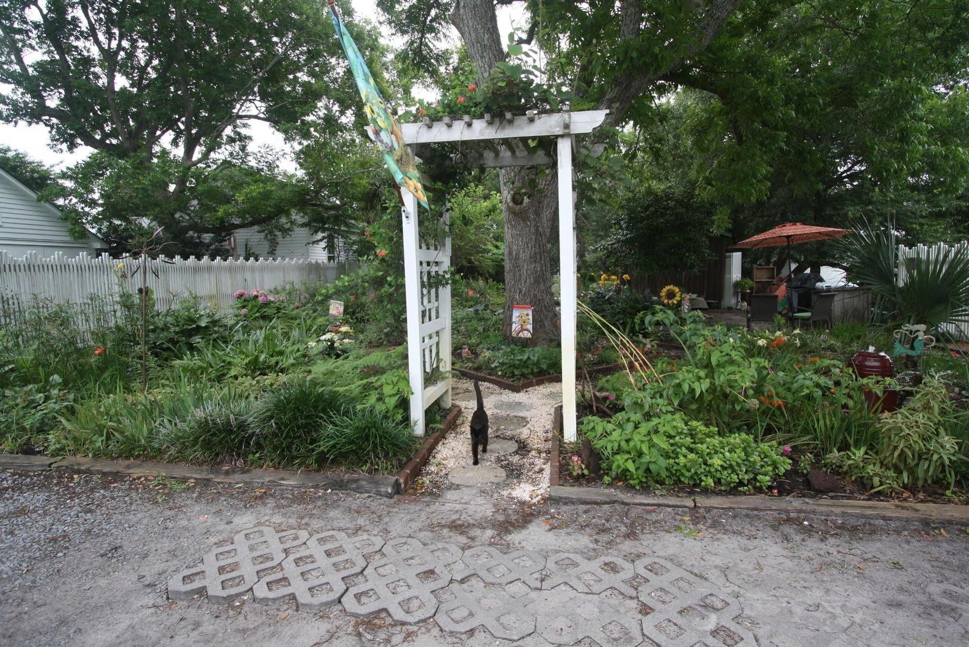 Pecan Tree Inn Beaufort Екстериор снимка